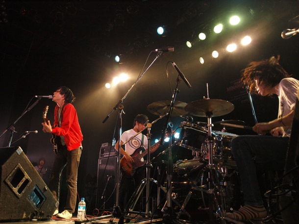 andymoriは新人離れした貫禄のステージで2日目を締めくくった。