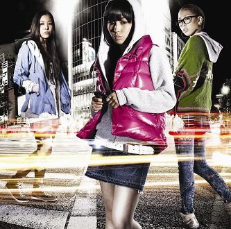 10代女子のリアルな思いを綴った歌詞が多くの共感を呼んでいる「Why…」（写真）。リリース前から歌詞検索サイトや有線のリクエストランキングで話題を集めている。