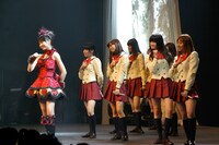 ミニライブでは「極上!!めちゃモテ委員長」でおなじみのナンバーを、次々に披露。