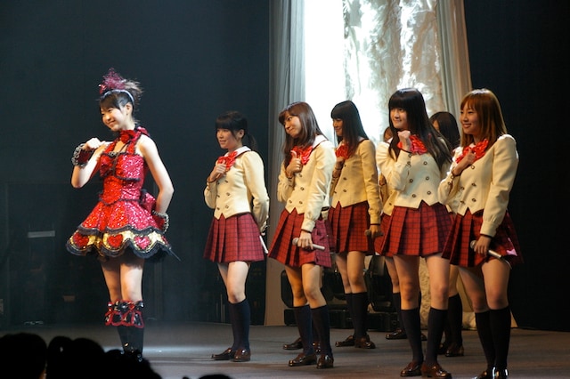 ミニライブでは「極上!!めちゃモテ委員長」でおなじみのナンバーを、次々に披露。