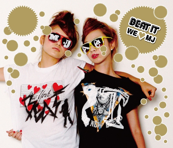 アルバムジャケットのカバーガールを務めるのは、ファッション誌やクラブ系音楽誌で活躍する原宿系読者モデルのイオリ＆ホナ。