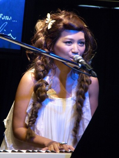 このライブには2週間の応募期間で12000人からの応募が殺到。約360倍の倍率を突破した33組が招待された。