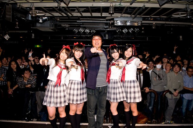 山ちゃんは今回のMC担当について、「僕はMCという立場でしたけど、ただのいちファンがスペシャルアリーナ席にいたと思ってくれれば。近くでライブが観れて、本当に幸せでした」と喜びを口にした。