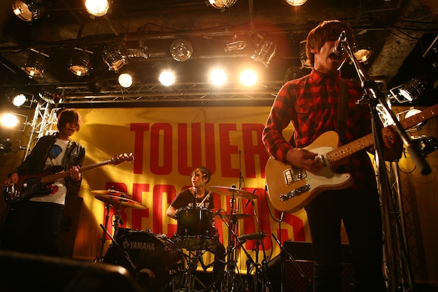 SISTER JETは新作収録曲を中心に6曲を披露。列伝ツアーのチケットは現在一般発売中。ソールドアウトの会場も出てきているので、早めに手に入れよう。