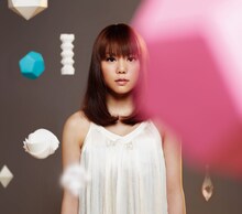 過去に倖田來未、アンジェラ・アキ、フェイ・ウォンといったアーティストが主題歌を担当してきた「ファイナルファンタジー」シリーズ。菅原紗由理も今回の起用を機に大きな注目を集めることになりそうだ（写真は「君がいるから」初回限定盤ジャケット）。