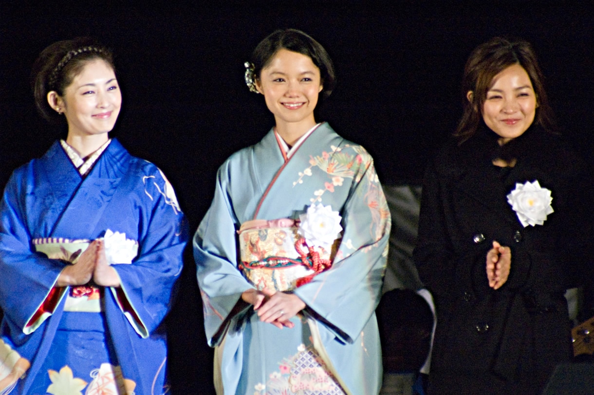 常盤貴子、宮崎あおい、国仲涼子（写真左より）ら女優陣も駆けつけた。