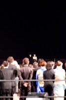 二重橋上にお姿を現した両陛下。