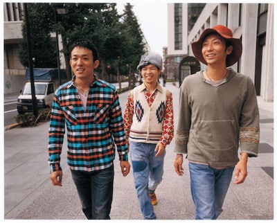 一昨日14日はSHIBUYA-AXにて行われた「慶応義塾大学 第51回三田祭 前夜祭」に出演したFUNKY MONKEY BABYS。ファンキー加藤（写真左）のオフィシャルブログには、超満員の観客を前に熱いパフォーマンスを披露した模様がアップされている。