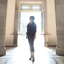 約3年ぶりとなるオリジナルフルアルバム「corridor」（写真）のリリースを11月25日に控えている今井美樹。