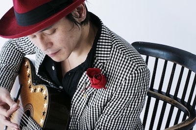 渡辺俊美がTHE ZOOT16で表現するのは、膨大な音楽知識のミクスチャー。音楽的好奇心と冒険心に満ちた唯一無二の作品に期待しておこう。