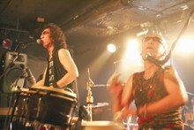 頭脳警察の40年間に及ぶ闘争に迫った実録映画「ドキュメンタリー頭脳警察」のワンシーン。東京・シアターN渋谷にて11月7日より公開中。