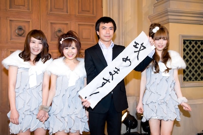 2010年は攻めると宣言したふかわりょう。これまで攻めていなかったわけではないが、「これまでの14年は準備期間。準備完了なんて一生訪れないことを15年目にして感じて、新たな気持ちでがんばりたい」と語った。