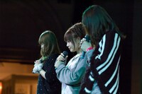 リハーサル中のCOSMETICS。