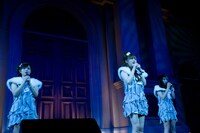 「tomorrow～winter mix～」を披露するCOSMETICS。