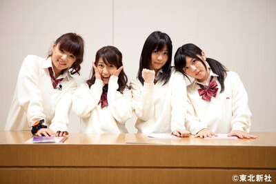 急遽教鞭をとることになった野呂佳代、大島優子、指原莉乃、宮崎美穂（写真左から）の4人。(C) 東北新社