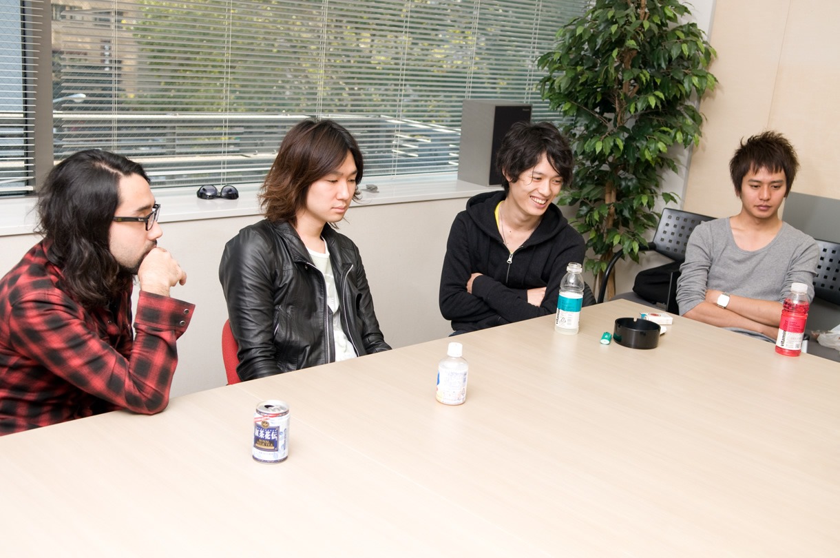 アルバムリリース後、12月からは全国ライブハウスツアーの開催も決定。充実の新作の世界をこのツアーで楽しんでみよう。