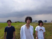 11月19日の公演に出演するGRAPEVINE。