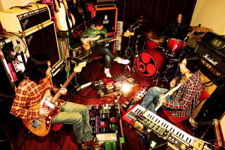 14周年「DEVILOCK」をストレイテナー＆ACIDMANが祝福 - 音楽ナタリー