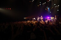 新旧の楽曲が違和感なく溶け合ったセットリストに、集まったお台場メイニアは最初から最後まで大熱狂。