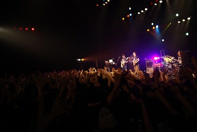 新旧の楽曲が違和感なく溶け合ったセットリストに、集まったお台場メイニアは最初から最後まで大熱狂。