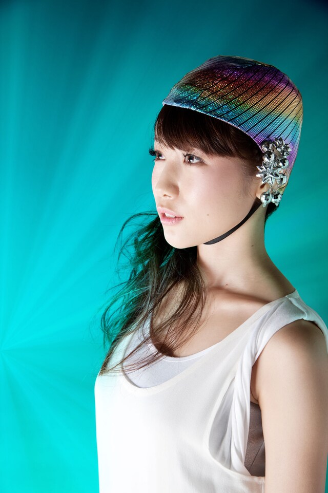 心を開くことを恐れずに気持ちをぶつけ合おう！というメッセージを込めた楽曲「World-Wide Tea Party」。歌詞の中では「10億人との対面に向かって」と歌われているが、SAWAはその第一歩として1万人との対面を目指す。