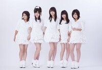 ベストアルバム「℃-uteなんです！ 全シングル集めちゃいましたっ！(1)」には、全シングル曲にファン投票で選ばれた楽曲などを加えた15曲を収録。