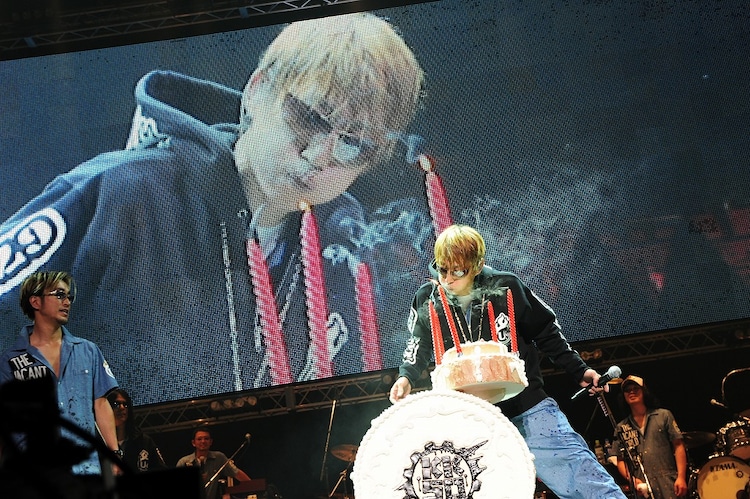 川西幸一50祭 堂々完結 3時間半の大奮闘で城ホール揺らす 音楽ナタリー