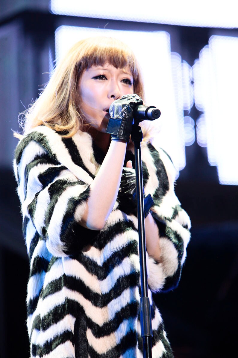 衣装のデザインは本人が自ら担当。