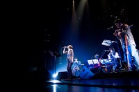 UAが登場すると会場は一気に幻想的なムードに。