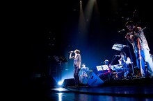 UAが登場すると会場は一気に幻想的なムードに。