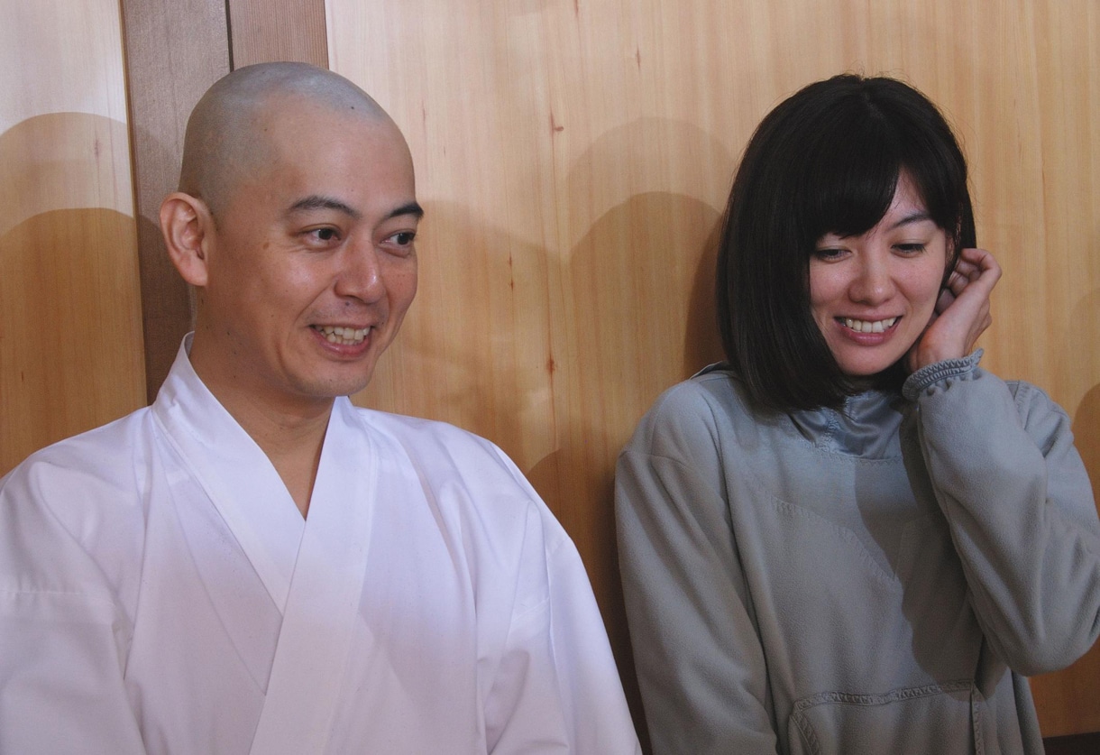 今週の人気の画像2位は「スネオヘアー＆ともさかりえ『晴れて夫婦となりました』」より、映画「アブラクサスの祭」クランクイン会見時のスネオヘアーとともさかりえ。