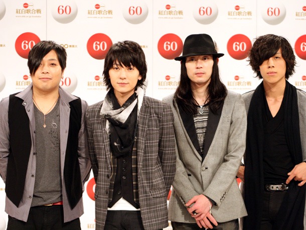 2008年のメジャーデビューからわずか1年強での紅白出場となったflumpool。山村は「夢のようです。すごく緊張しています」と、喜びと緊張が入り混じった表情でコメントした。
