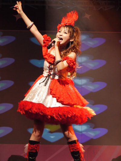 しょこたんにとっても念願だったアニソンカバー第3弾がついに登場。なお、CD+DVD盤にはボーナストラックも収録される（写真は昨年11月の「AFA'09（アニメ・フェスティバル・アジア・ゼロナイン）」出演時の様子）。