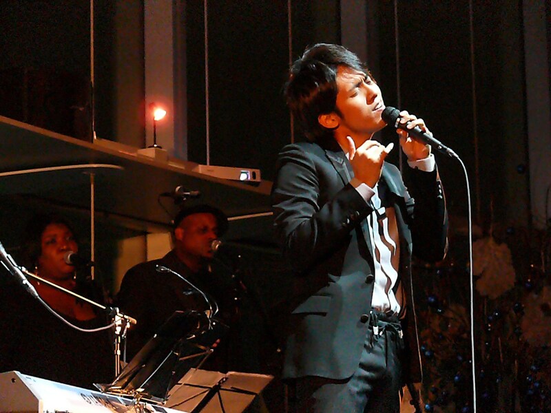 Kは会場を訪れたファンを美声で魅了した。