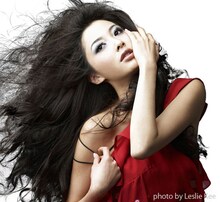 「LOVELESS ps. Happy X'mas feat. JAY'ED」ビデオクリップには、2009ミス・ユニバース・ジャパンの宮坂絵美里が出演。