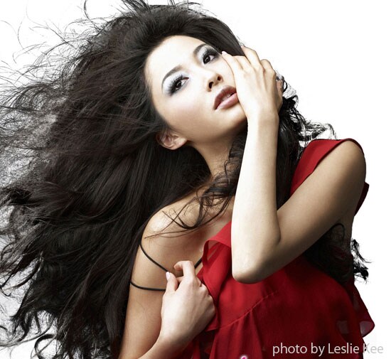 「LOVELESS ps. Happy X'mas feat. JAY'ED」ビデオクリップには、2009ミス・ユニバース・ジャパンの宮坂絵美里が出演。