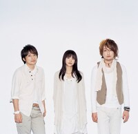 12月23日リリースのいきものがかりのニューアルバム「ハジマリノウタ」初回限定盤には、映画のロングバージョン予告編が観られるアクセスコードを封入。また同じ12月23日から、映画挿入歌「時をかける少女」の着うた配信がスタートする。