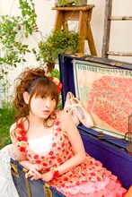 12月25日からは全国ツアー「田村ゆかり LOVE ♡ LIVE 2009-2010 *Princess a la mode*」がスタート。大晦日はゆかりんの地元・福岡サンパレスでカウントダウンライブだ。