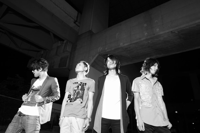 「V0X e.p.」発売後にはライブハウスツアー「ボックストリートボーイズ」を控えているLUNKHEAD。ツアーファイナルは恒例の自主企画「みかん祭」を兼ねた公演となっている。