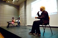 河西智美×津田大介インタビューの様子