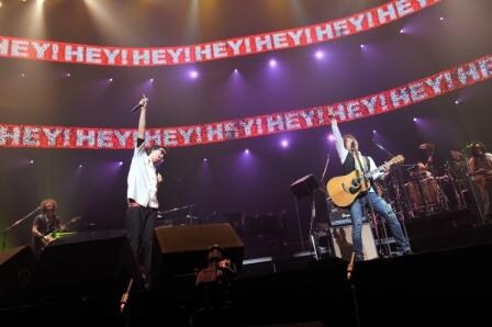 4月21日にはこのツアーの模様を収めたライブDVD「KOBUKURO LIVE TOUR ’09 “CALLING” FINAL」が発売される（写真は2009年11月28日ファイナル公演の様子）。