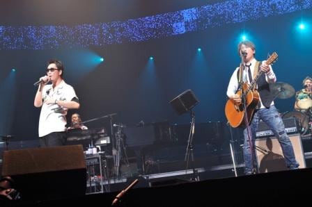 全国ツアー「KOBUKURO LIVE TOUR '09 "CALLING"」日本武道館公演の模様。
