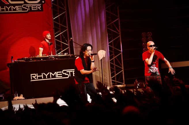 「言っとくけど今日は俺らがんばる気ないから！」と宣言しながらも、圧巻のラップスキルでフロアを熱狂させたキング・オブ・ステージことRHYMESTER。