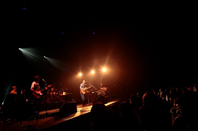 ツアーを終えた泰行は、間髪入れず12月9日にキリンジとして配信限定シングル「小さなおとなたち」をリリースする。