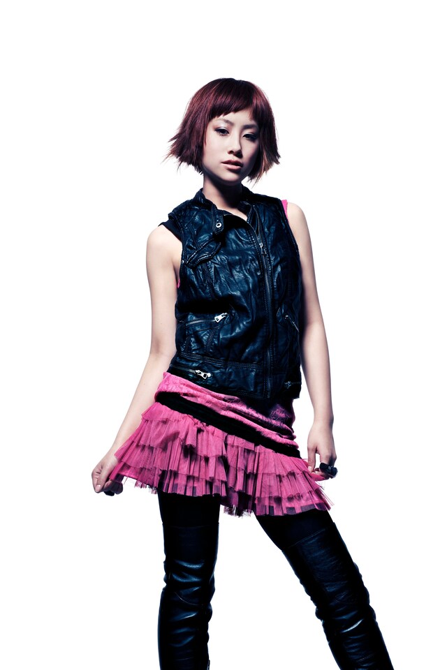 シングルタイトルの「Mashed potato」は、いろいろな物事がめまぐるしく、ぐるぐる巡る自分の頭の中身を食べ物に例えて端的に表現した言葉とのこと。