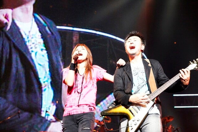 この日のライブでは本編21曲、アンコール5曲を披露。力強いパフォーマンスでファンを魅了した。