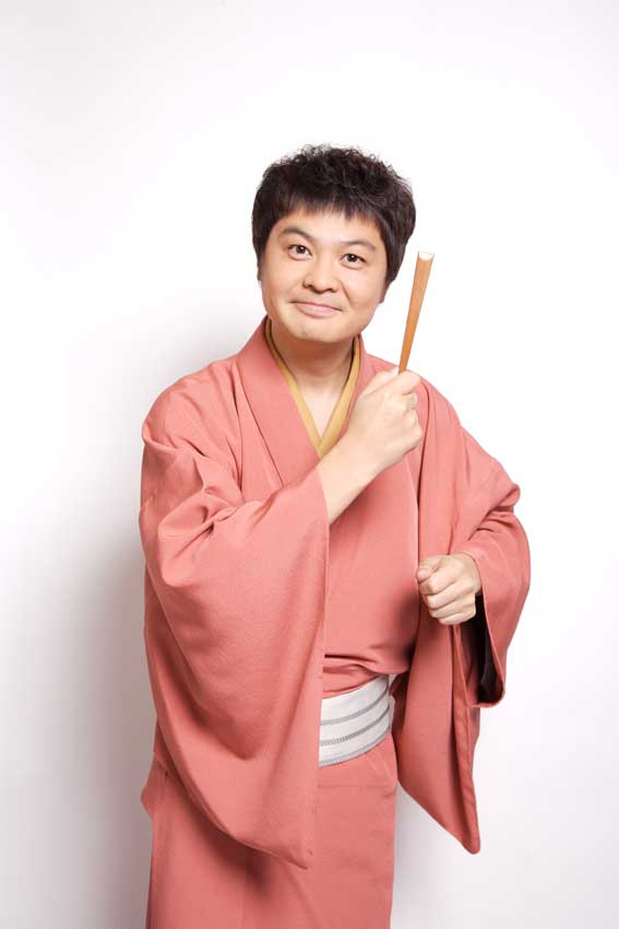 お笑い芸人・山崎邦正は落語家・月亭方正として出演。