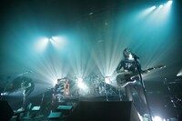 凛として時雨は年明けからライブハウスツアーを開催。ファイナルでは、単独公演としては初めてのアリーナ公演に挑戦する。史上初となる規模の会場でどんな光景を見せてくれるのか、今から期待が高まるばかりだ（撮影：河本悠貴）。