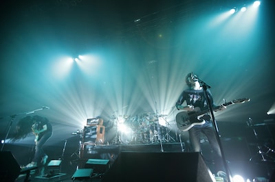 凛として時雨は年明けからライブハウスツアーを開催。ファイナルでは、単独公演としては初めてのアリーナ公演に挑戦する。史上初となる規模の会場でどんな光景を見せてくれるのか、今から期待が高まるばかりだ（撮影：河本悠貴）。