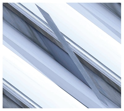 写真は本日公開されたコラボシングル「アワーミュージック」のジャケット。